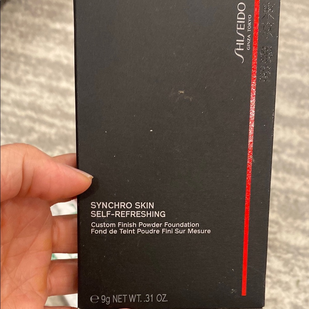 Shiseido Synchro Skin Powder Foundation - Black and Red